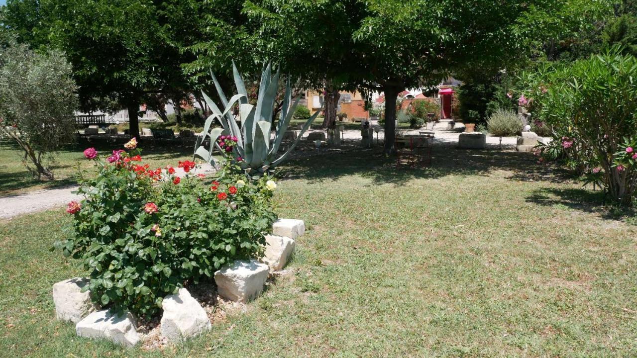 Appartement Mas Maurane - Le Bougainvillier à Tarascon Extérieur photo