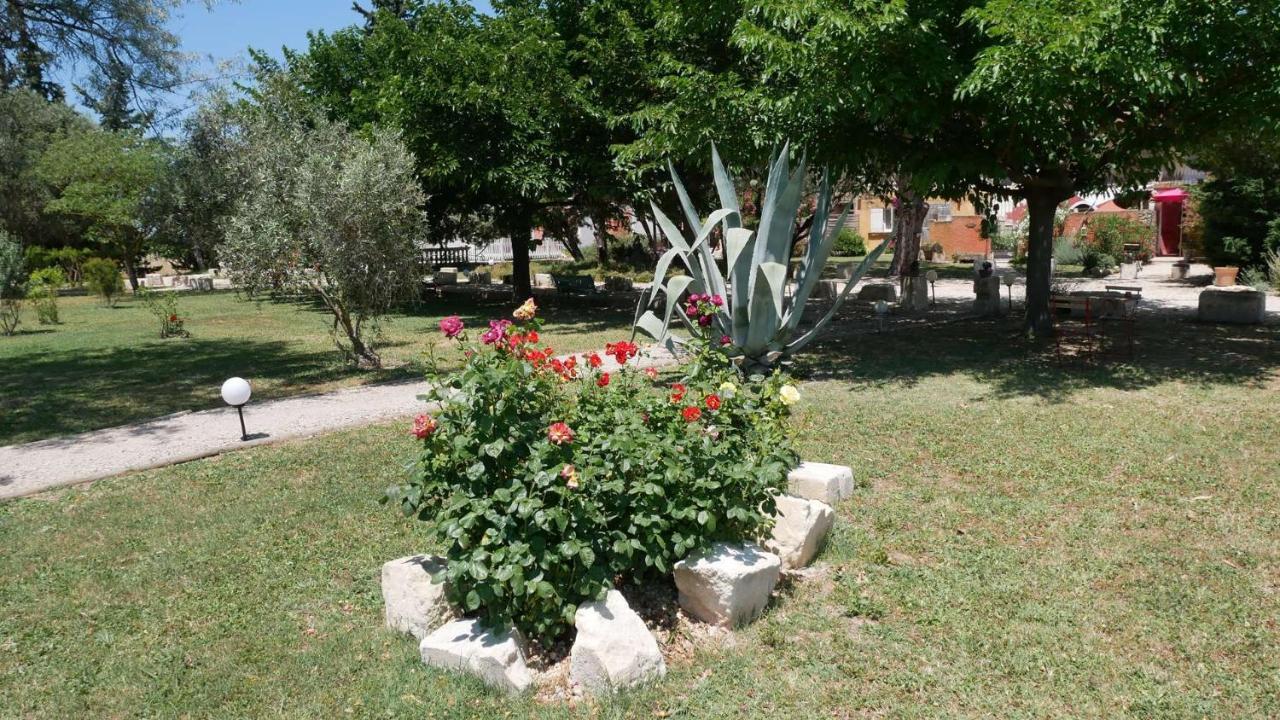 Appartement Mas Maurane - Le Bougainvillier à Tarascon Extérieur photo